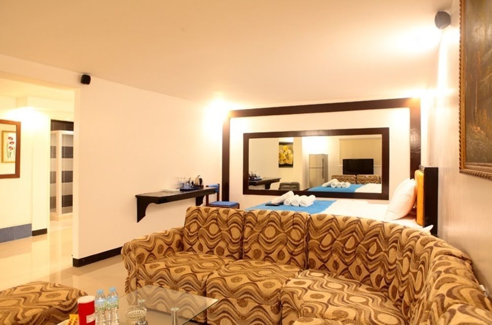 Vf Four Season Hotel อังเฮเลส ภายนอก รูปภาพ