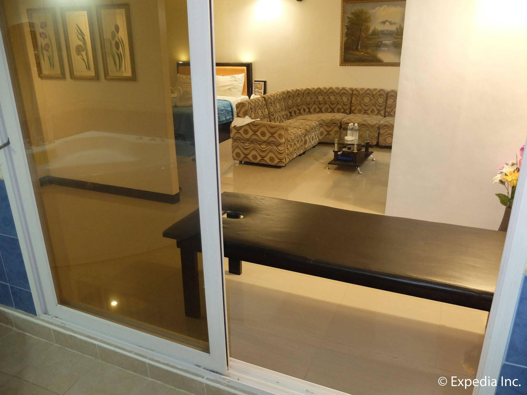 Vf Four Season Hotel อังเฮเลส ภายนอก รูปภาพ